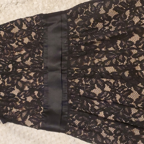 *NWT* Never worn Banana Republic high neck sleeveless black lace dress, size 0P - Picture 2 of 9